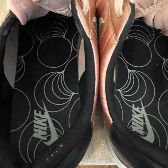 Nike Women’s Tennis Classic Ultra Coppers - Picture 4 of 5